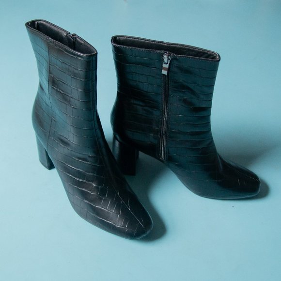 NEW H by Halston Black Ella Croco Textured Genuine Leather Heeled Booties Sz 9 - Picture 1 of 9